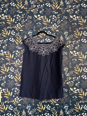 Coldwater Creek Navy Sleeveless Top with White Floral Embroidered Collar Size 12